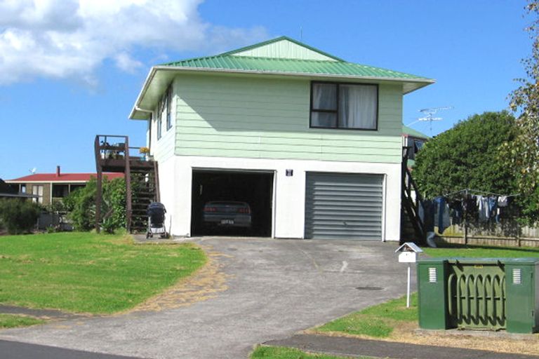 Photo of property in 6 Compass Place, Te Atatu Peninsula, Auckland, 0610