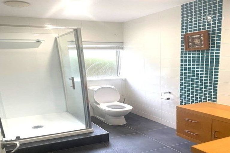 Photo of property in 9 Sandown Road, Rothesay Bay, Auckland, 0630