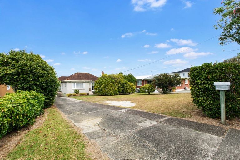 Photo of property in 16 Knights Road, Rothesay Bay, Auckland, 0630