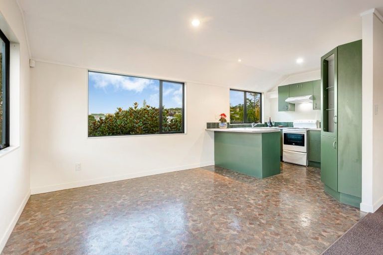 Photo of property in 1/35 Eastglen Road, Glen Eden, Auckland, 0602