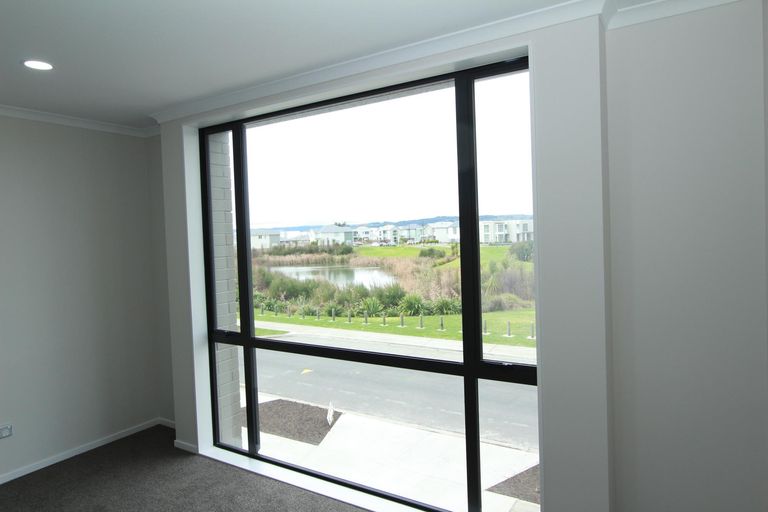 Photo of property in 9 Karokaro Road, Takanini, 2112