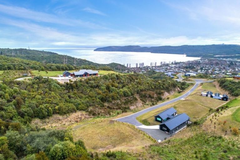 Photo of property in 15 Sparrowhawk Way, Kinloch, Taupo, 3377