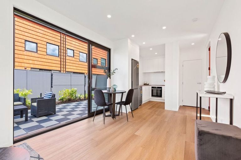 Photo of property in 2 Kotuitui Street, Manukau, Auckland, 2104