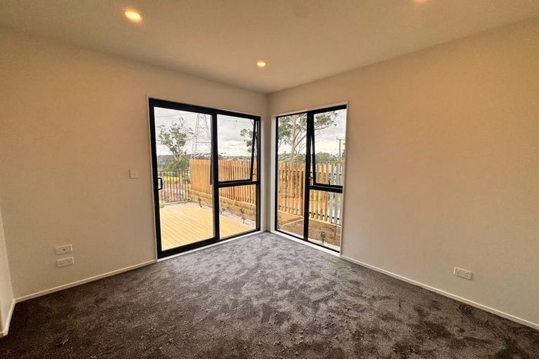 Photo of property in 37 Puhikawa Street, Massey, 0614