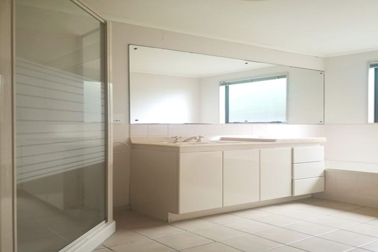 Photo of property in 24 Travers Place, Northpark, Auckland, 2013