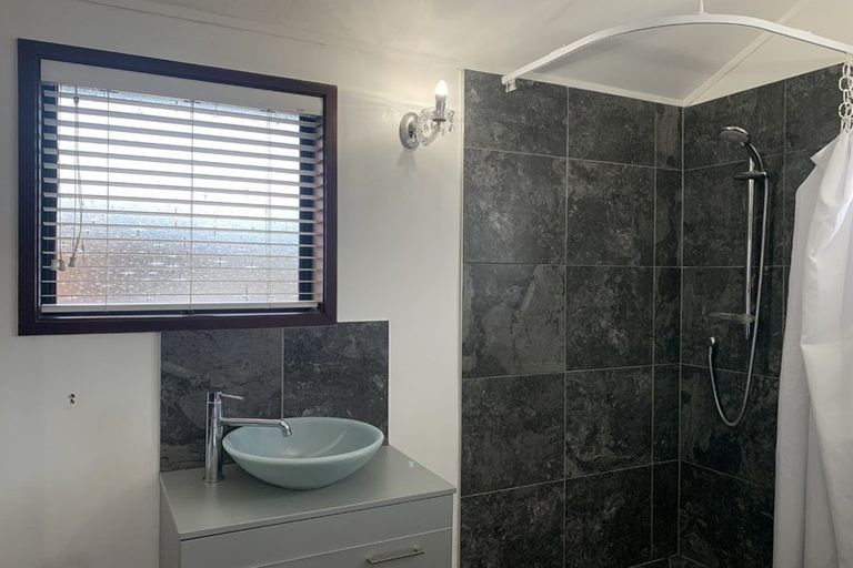 Photo of property in 1/16 Frank Evans Place, Henderson, Auckland, 0610