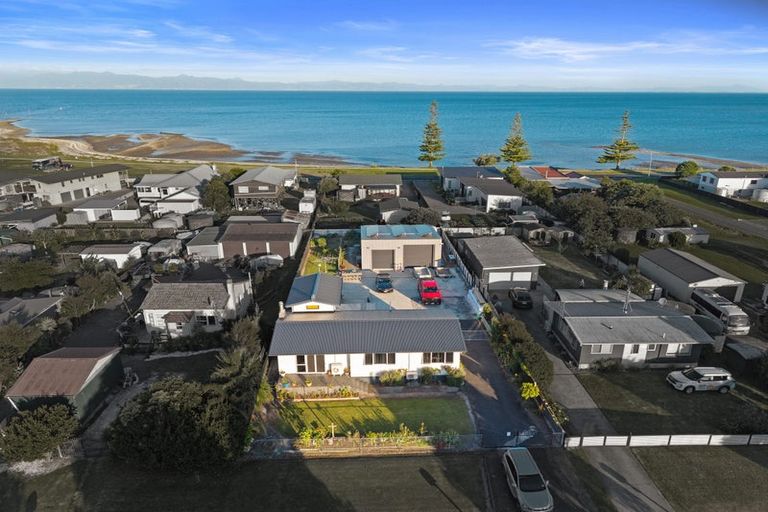 Photo of property in 16 Kowhai Avenue, Kaiaua, Miranda, 2473