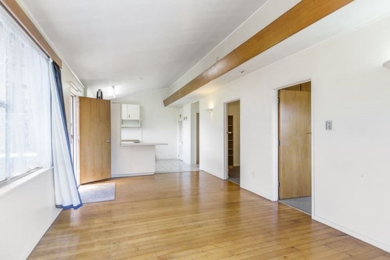 Photo of property in 2/111 Eskdale Road, Birkdale, Auckland, 0626