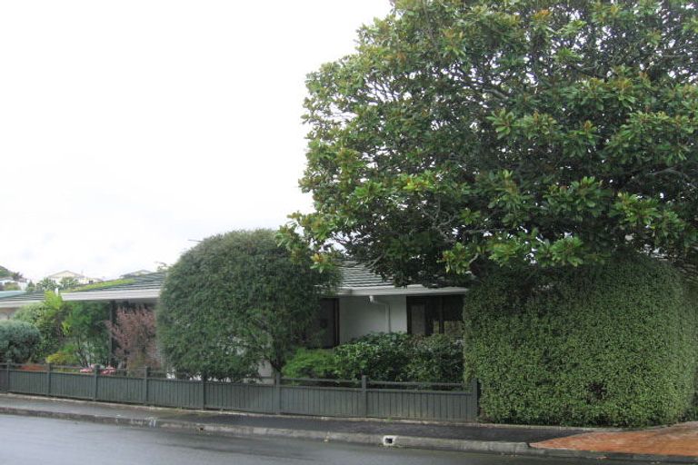 Photo of property in 8 Enfield Road, Hospital Hill, Napier, 4110