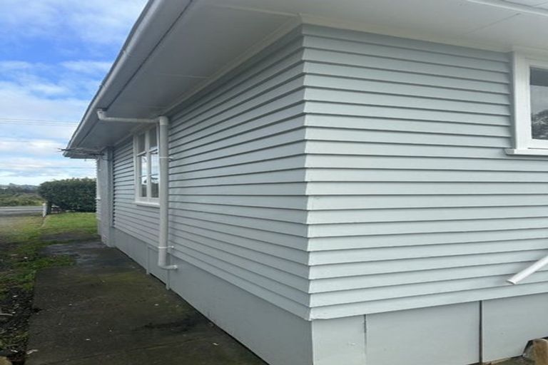 Photo of property in 479 Waitakere Road, Taupaki, Henderson, 0782