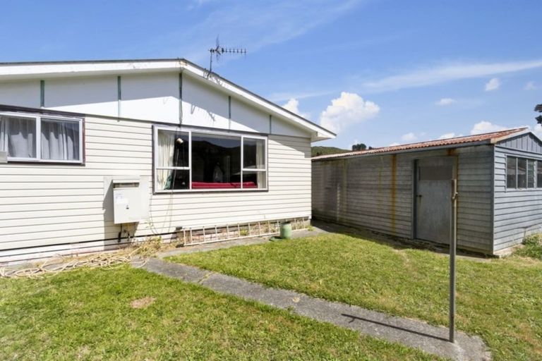 Photo of property in 2/312 Wellington Road, Wainuiomata, Lower Hutt, 5014