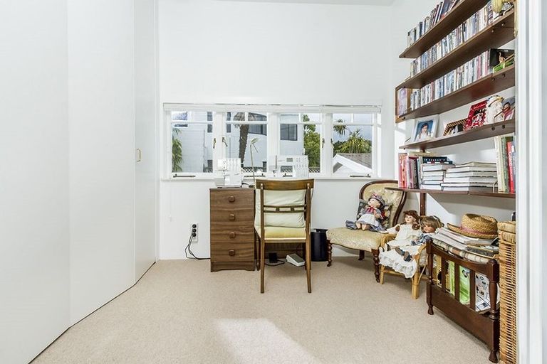 Photo of property in 2/40a Norwood Road, Bayswater, Auckland, 0622