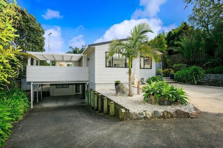 Photo of property in 2/33 Korotaha Terrace, Rothesay Bay, Auckland, 0630