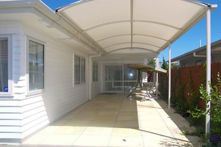 Photo of property in 88 Popokatea Drive, Takanini, 2112