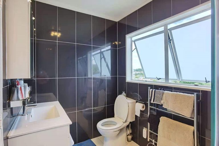 Photo of property in 35 Triangle Road, Massey, Auckland, 0614