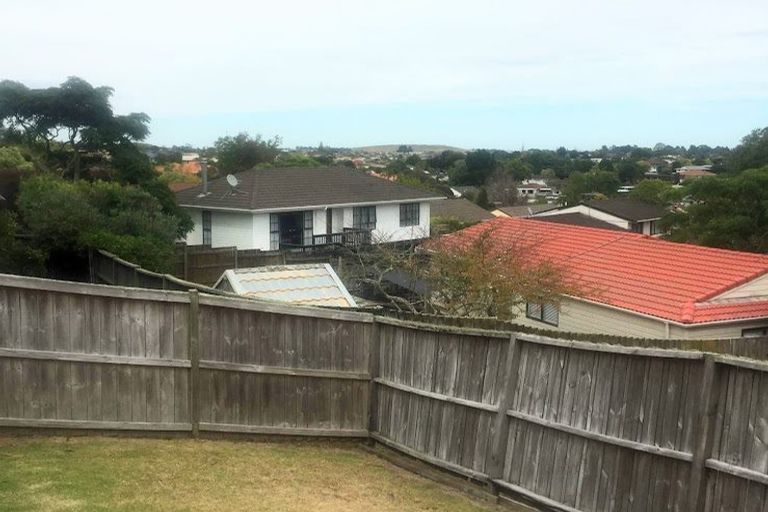 Photo of property in 8a Diosma Place, Botany Downs, Auckland, 2010