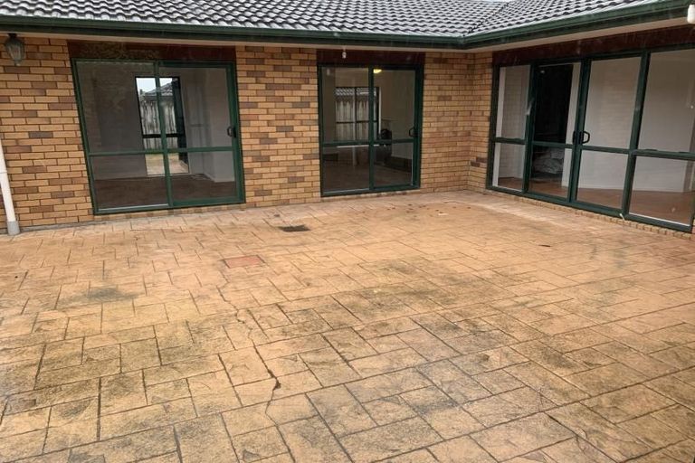 Photo of property in 78 Buscomb Avenue, Henderson, Auckland, 0610