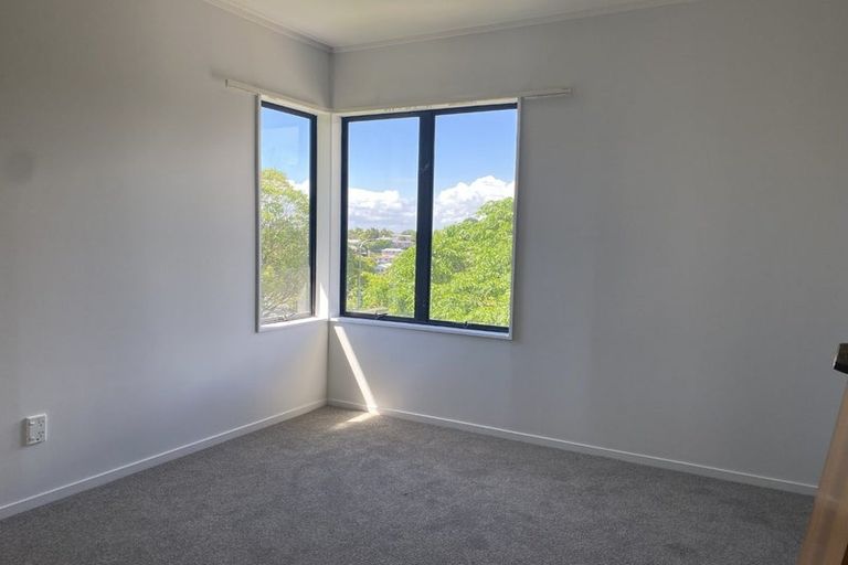 Photo of property in 82 Athena Drive, Totara Vale, Auckland, 0629