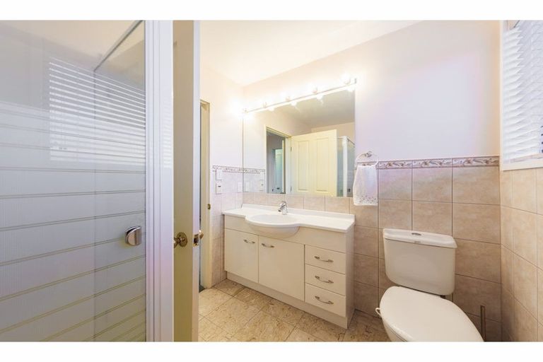 Photo of property in 16 San Lorenzo Rise, Henderson, Auckland, 0612