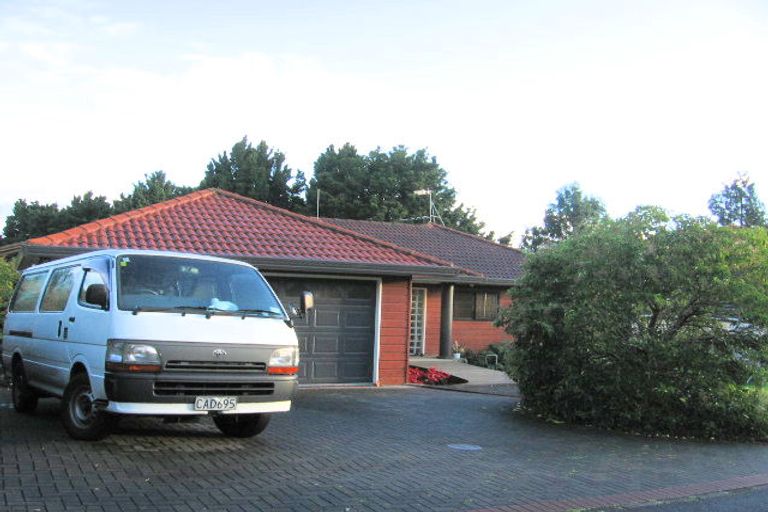 Photo of property in 25 Hurstbourn Priors, Goodwood Heights, Auckland, 2105