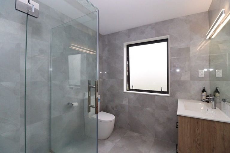 Photo of property in 37 Korokio Lane, Henderson, Auckland, 0612