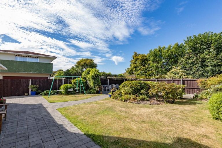 Photo of property in 32 Hillcrest Place, Avonhead, Christchurch, 8042