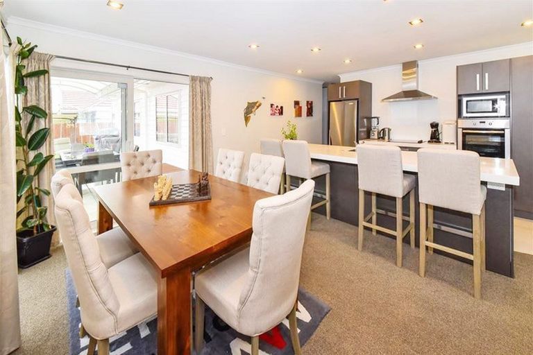 Photo of property in 88 Popokatea Drive, Takanini, 2112