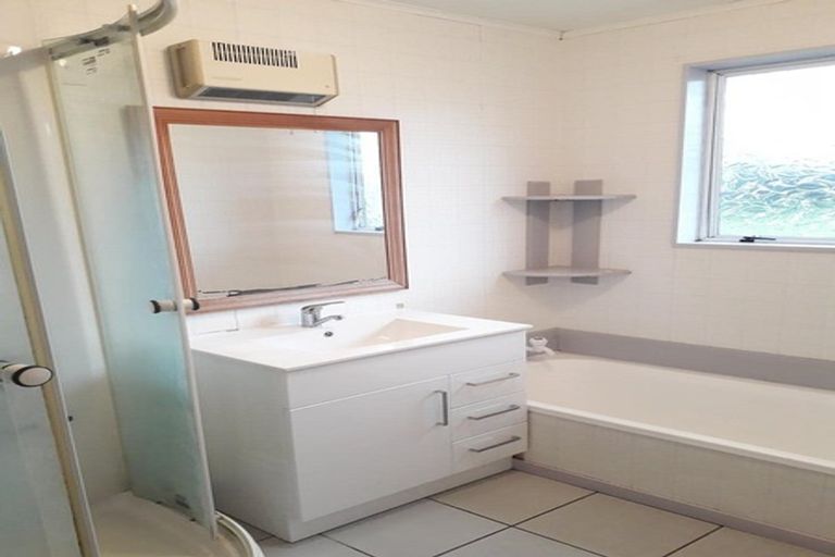 Photo of property in 162 Mark Avenue, Grenada Village, Wellington, 6037