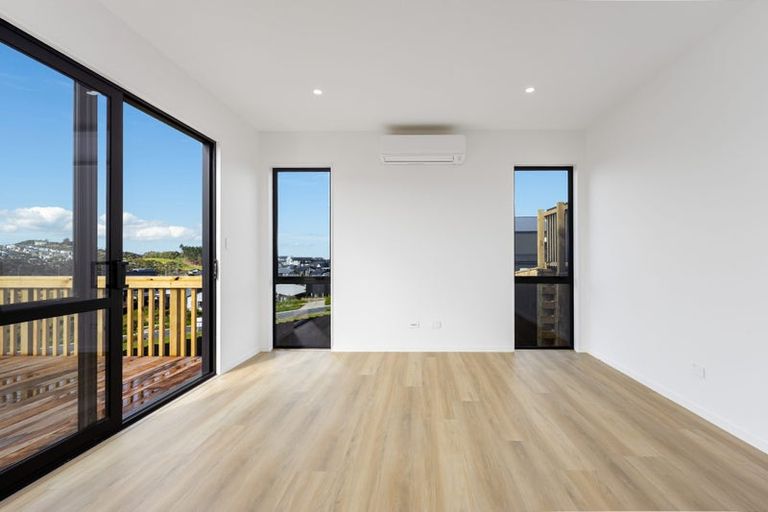 Photo of property in 24 Kikorangi Drive, Wainui, 0992