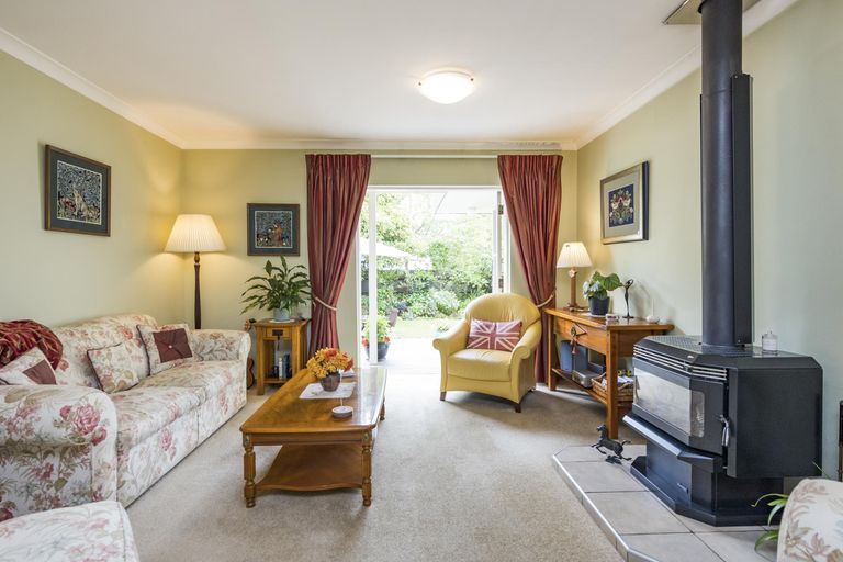 Photo of property in 26 Saint Albans Avenue, Hokowhitu, Palmerston North, 4410