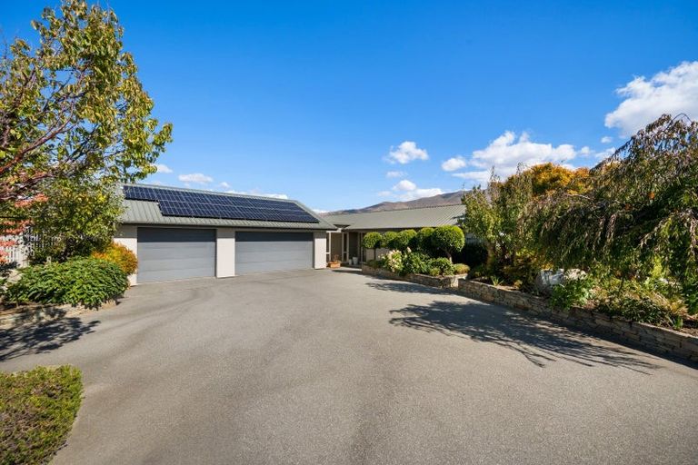 Photo of property in 28 Greenbelt Place, Wanaka, 9305