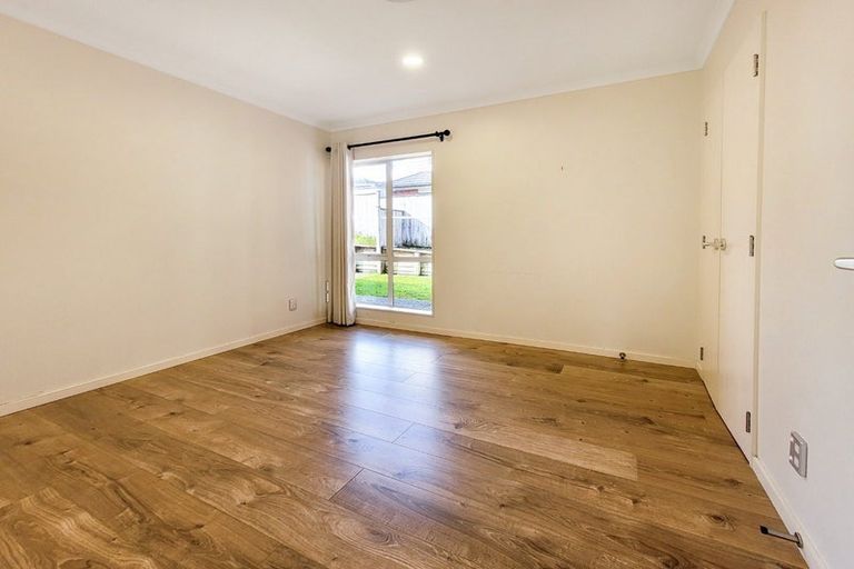 Photo of property in 15 Kouras Place, Flat Bush, Auckland, 2016