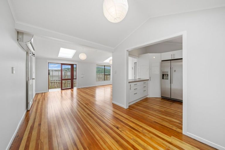 Photo of property in 2 Anzia Way, Johnsonville, Wellington, 6037