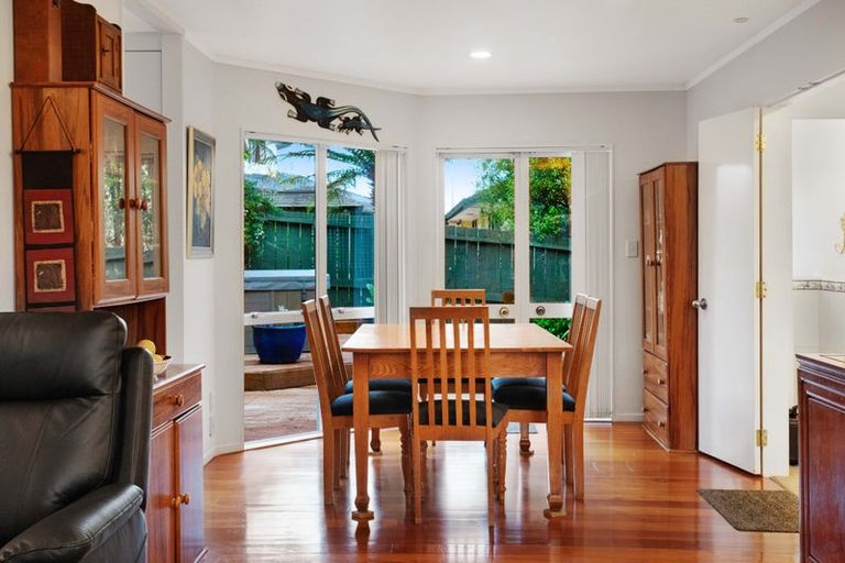 Photo of property in 23 Pinewood Grove, Botany Downs, Auckland, 2010