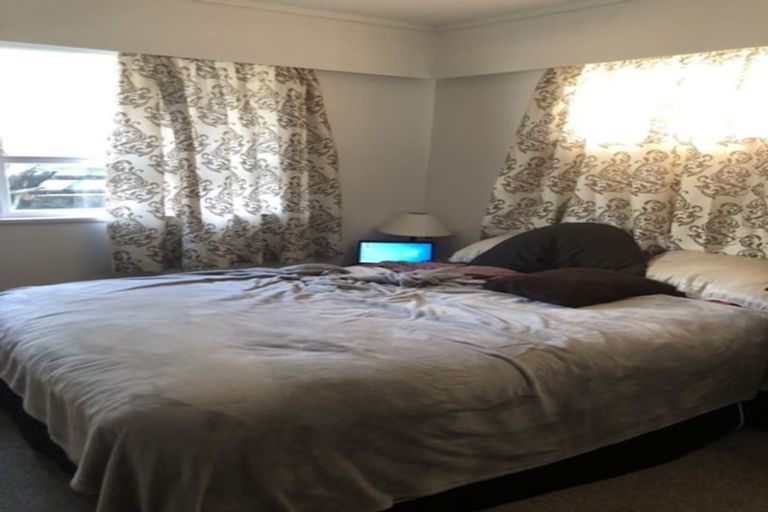 Photo of property in 8 Cheryl Place, Hillcrest, Auckland, 0627