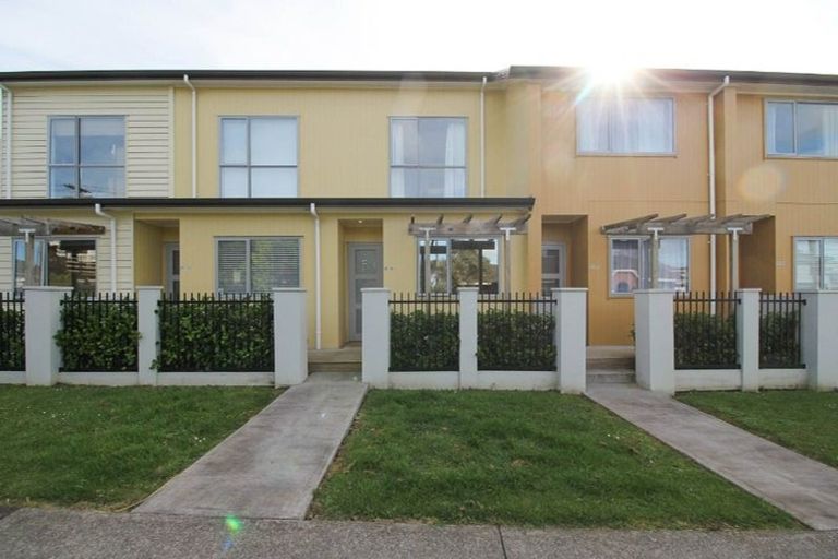 Photo of property in 26/11 Ray Small Drive, Papakura, 2110