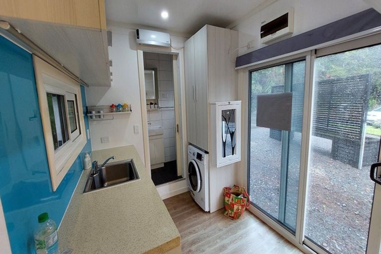 Photo of property in 19 Rauhuia Crescent, Parau, Auckland, 0604