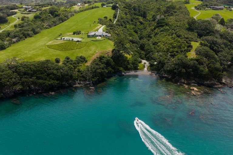 Photo of property in 1024 Takatu Road, Tawharanui Peninsula, Matakana, 0986