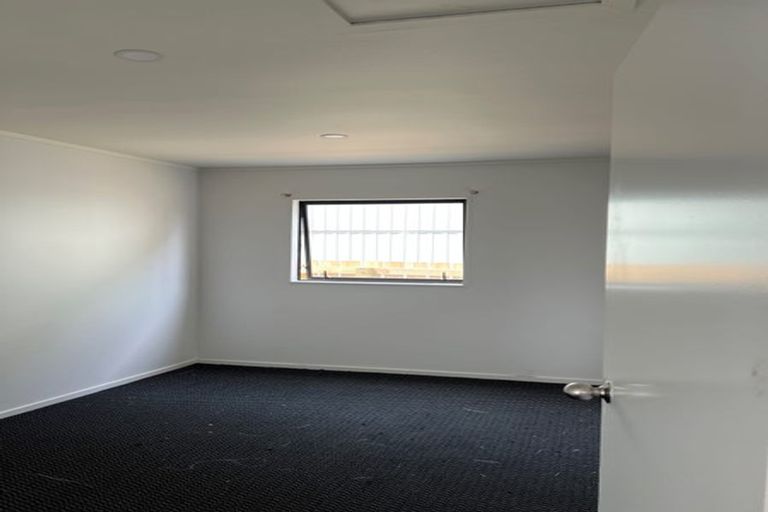 Photo of property in 5 Massine Place, Randwick Park, Auckland, 2105