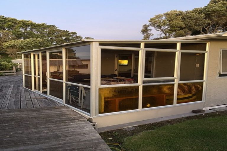 Photo of property in 28 Beach Road, Omata, New Plymouth, 4374