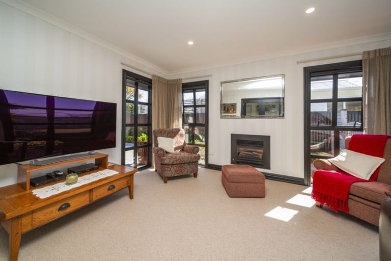 Photo of property in 7 Cameron Street, Hawera, 4610