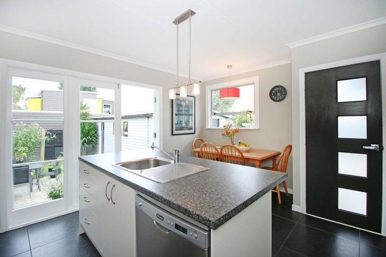 Photo of property in 5 Stirling Crescent, Hokowhitu, Palmerston North, 4410