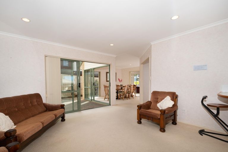 Photo of property in 28 San Bernadino Drive, Henderson, Auckland, 0612