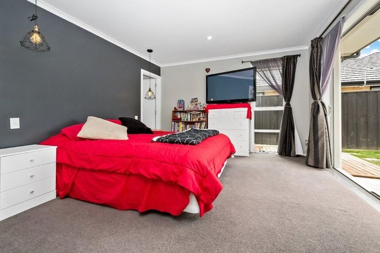 Photo of property in 21 Shillingford Boulevard, Rolleston, 7615