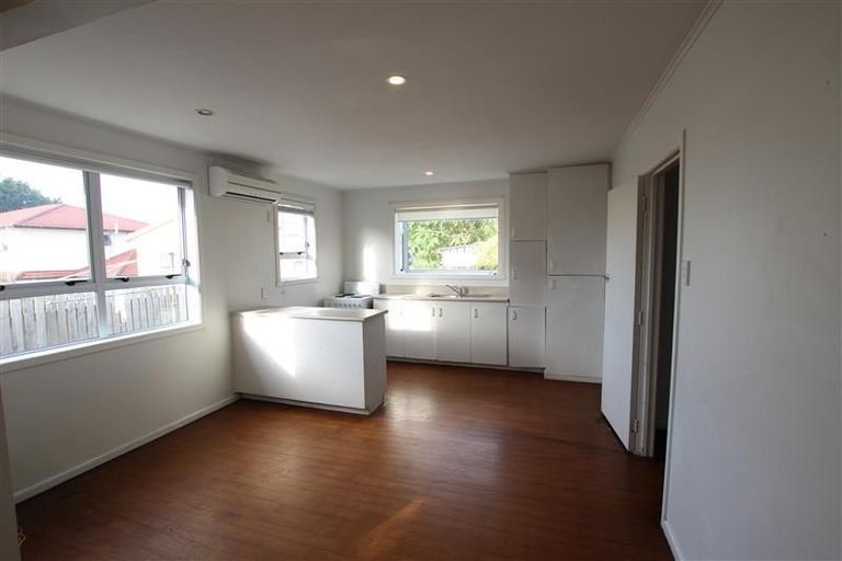 Photo of property in 6 Rondorlyn Place, Manurewa, Auckland, 2102