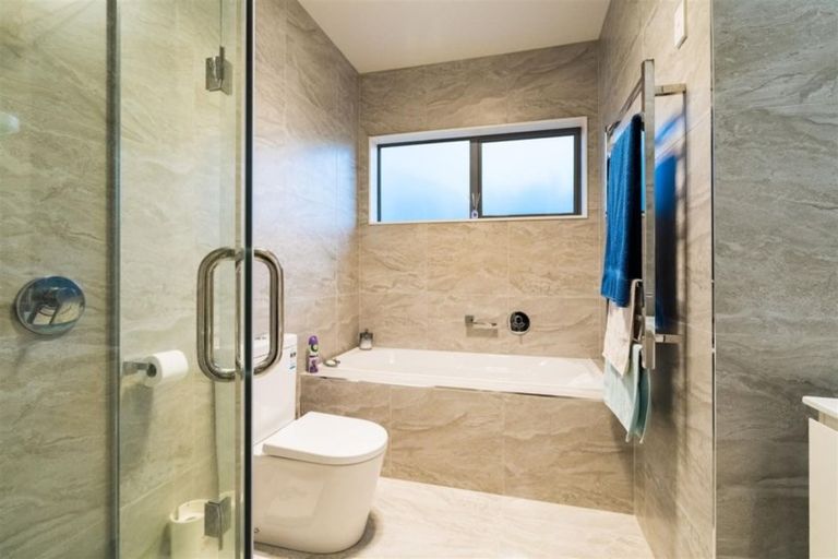 Photo of property in 29 Resolution Drive, Gulf Harbour, Whangaparaoa, 0930