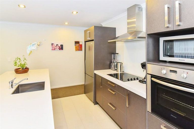 Photo of property in 88 Popokatea Drive, Takanini, 2112