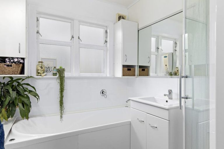 Photo of property in 185 Wainuiomata Road, Wainuiomata, Lower Hutt, 5014