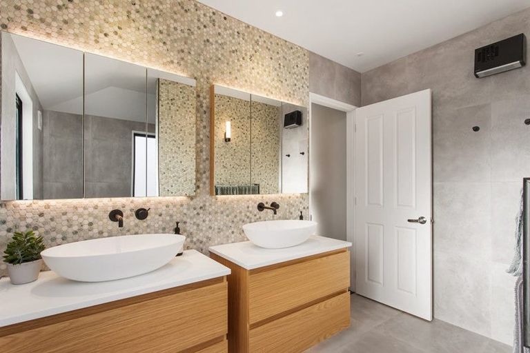 Photo of property in 28 Highcrest Heights, Westmorland, Christchurch, 8025