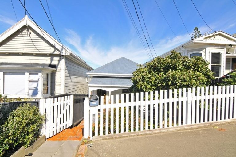 Photo of property in 61 Te Wharepouri Street, Berhampore, Wellington, 6023